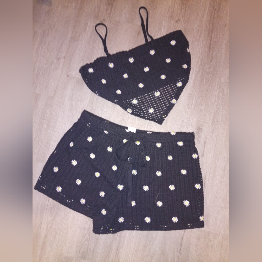 No Boundaries Black Daisy Shorts And Top